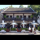Cafés der gehobenen Preisklasse prägen das Bild der Sisavangvong Straße